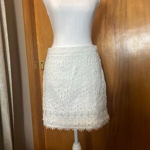 Women’s Forever 21 White Lace Above-The-Knee Skirt M